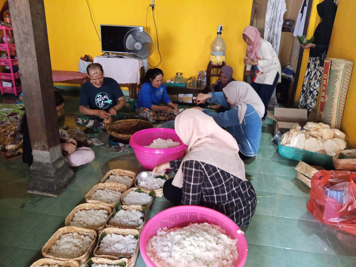 Rewang acara 100 hari