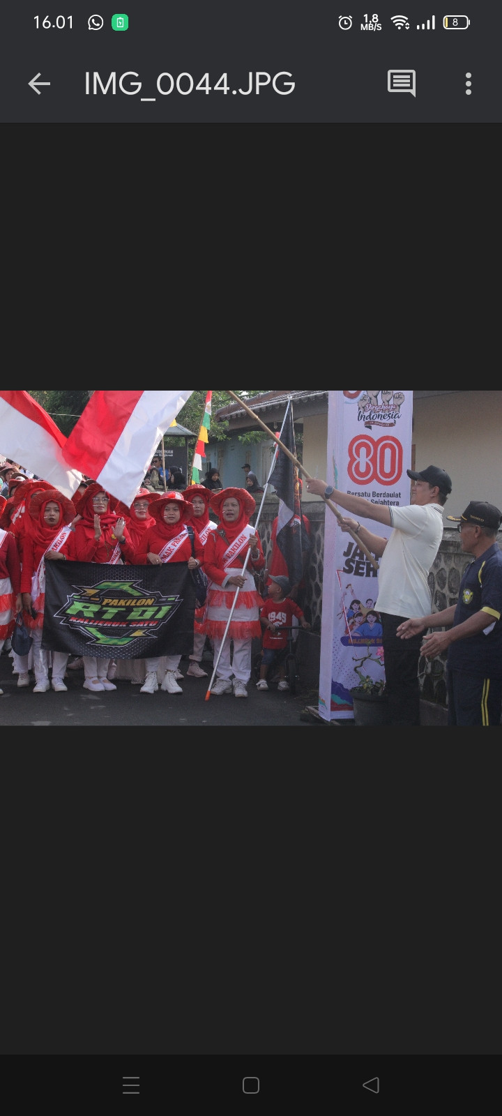 Bapak Lurah memberangkatkan jalan sehat