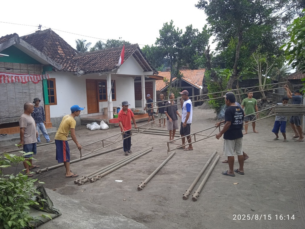 Gotong royong Persiapan Hari Ulang Tahun Kemerdekaan RI_Dusun Ganjuran_Kalurahan Widodomartani