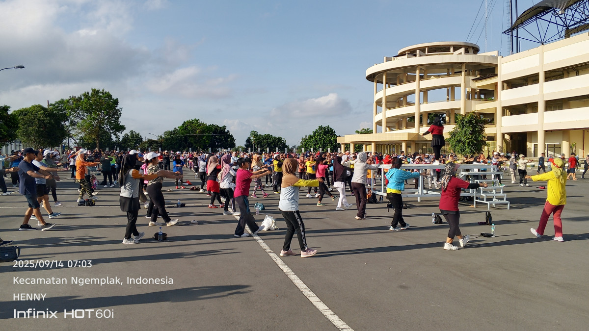 Instruktur senam di Stadion Maguwoharjo (Dalem)