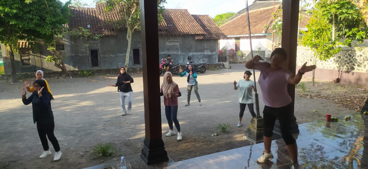 Senam pagi ( ngalian )