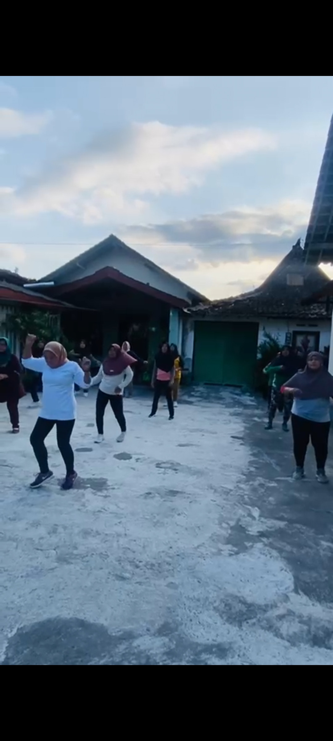 Senam padukuhan karang