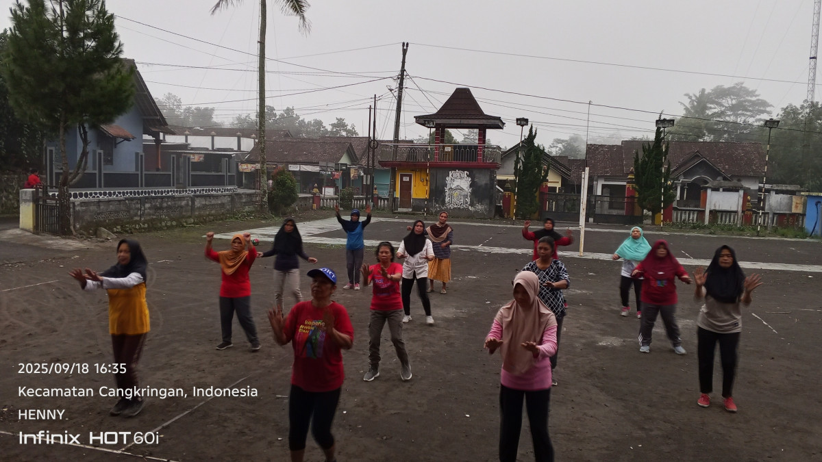 Instruktur senam di Kopeng cangkringan (Dalem)