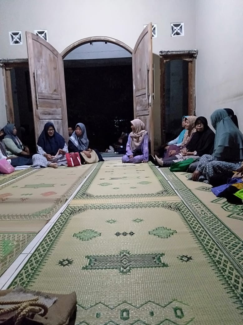 Yasinan rutin malam Jum'at ( Karanganyar)