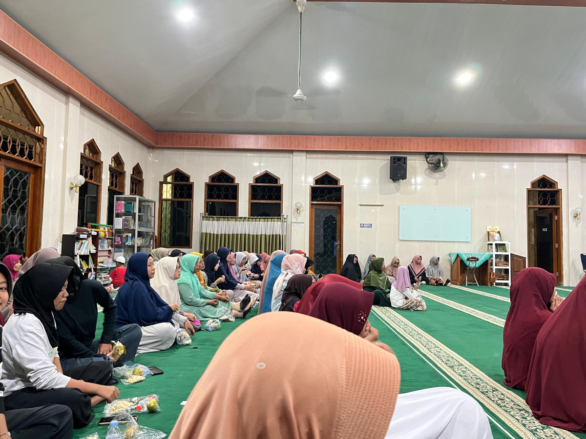 Pengajian Fiqih Wanita Pondok 1