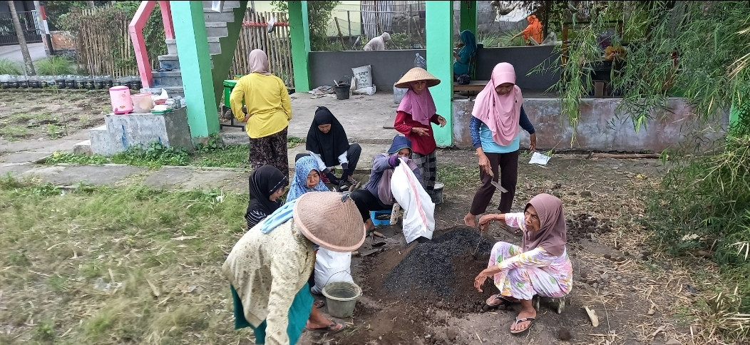 Kerjabakti KWT Mekar Lestari dusun Kwadungan