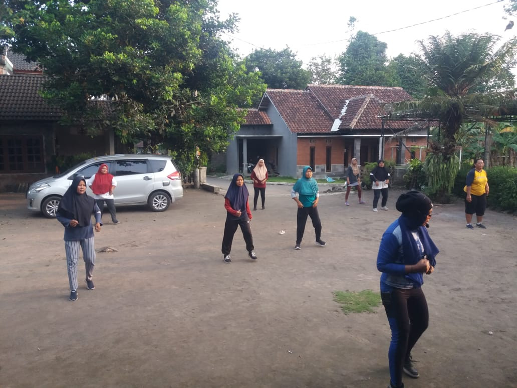 Senam sehat di dusun Prigen.Kwadungan