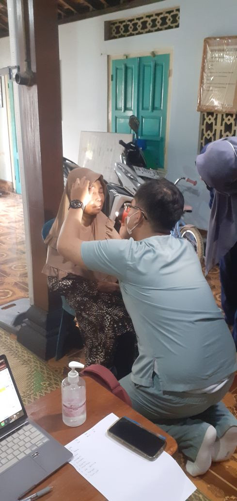 Skrining kesehatan mata lansia dusun jangkang