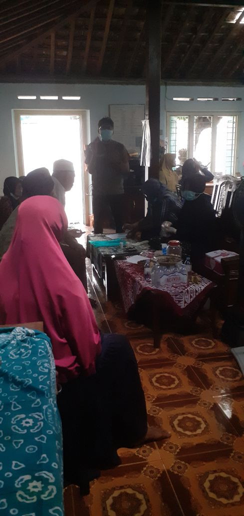 Edukasi dari tenaga medis puskesmas ngemplak 2
