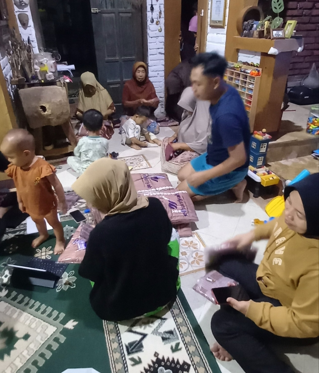 Pengambilan seragam pKk dusun Kwadungan