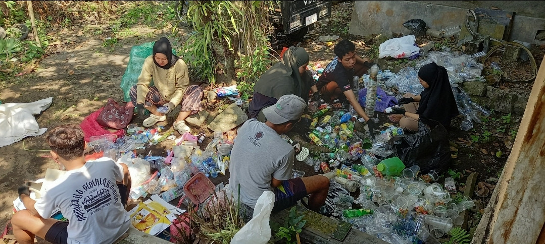 Operasional bank sampah di dusun Kwadungan