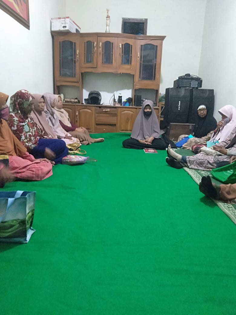 Yasinan rutin malam Jum'at ( Karanganyar)