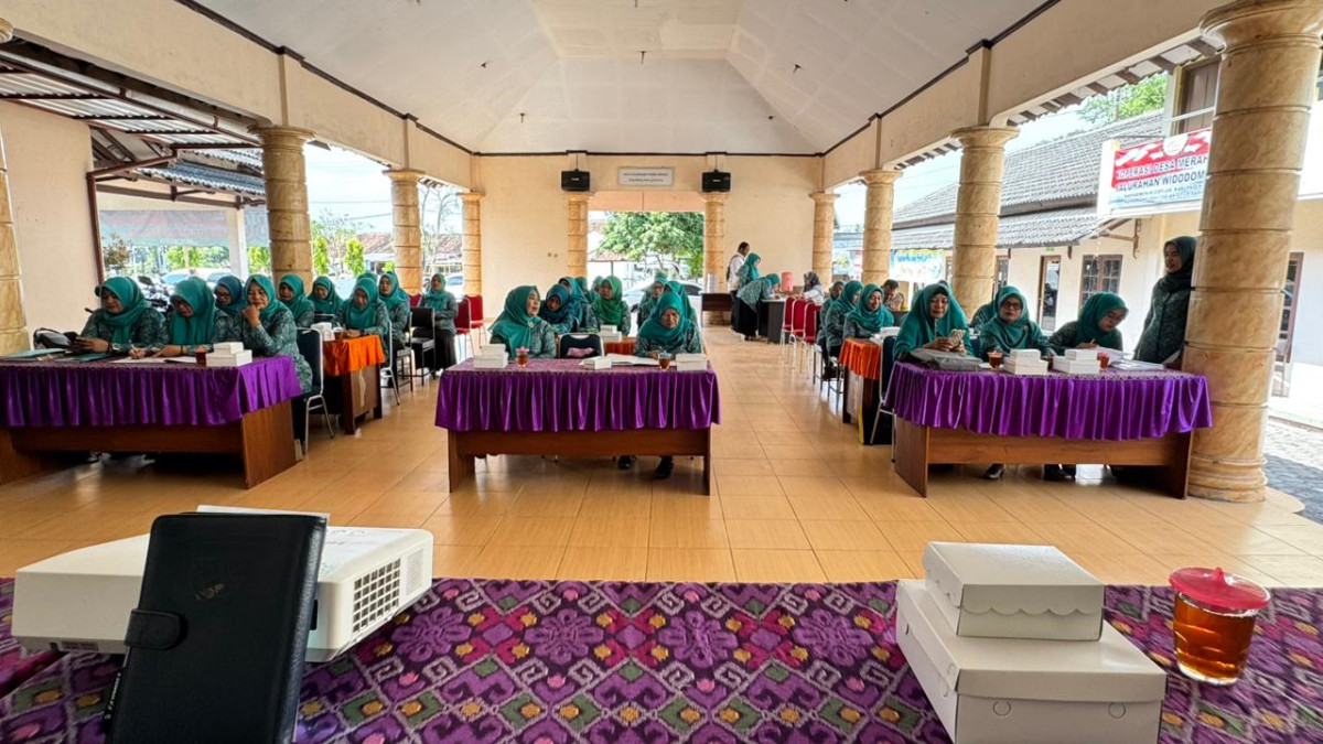 Kader pucangan mengikuti pembinaan administrasi pokja