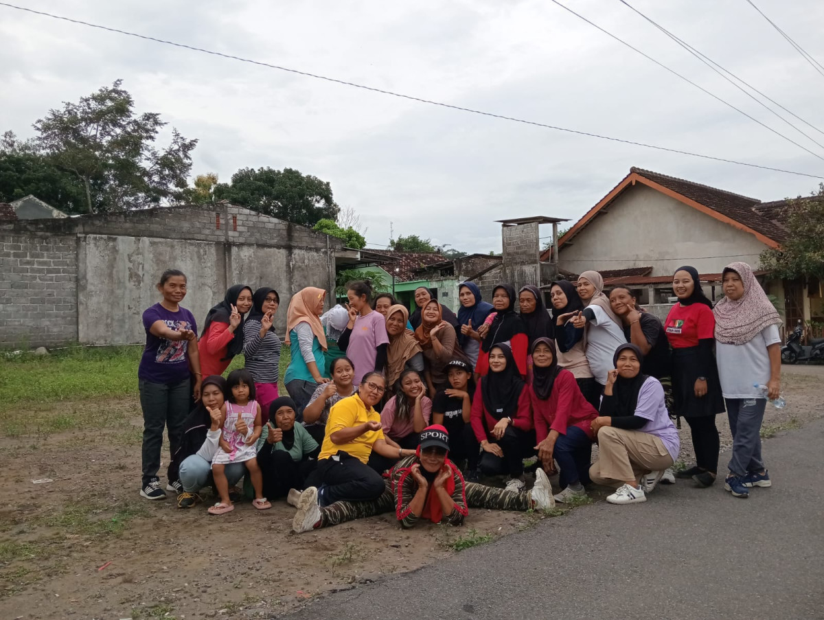Senam Rutin Warga Rt 01 Pondok 2