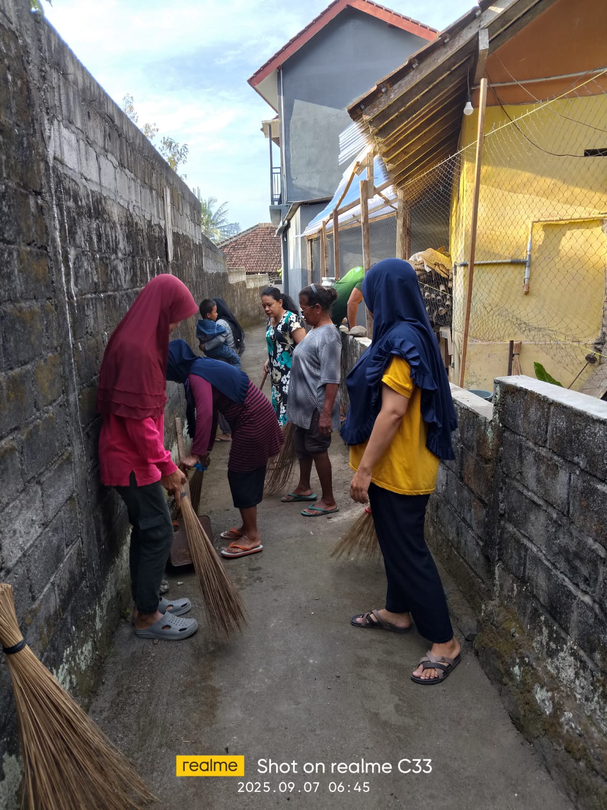 Gotong royong Minggu Pahing warga Blambangan,Widodomartani,Ngemplak,Sleman