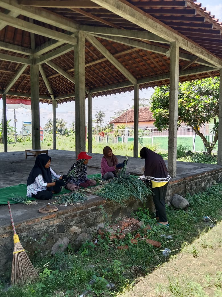 Panen loncang di KWT Mekar Lestari Kwadungann