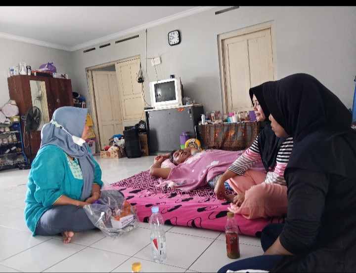 Besuk tetangga sakit dusun jimat