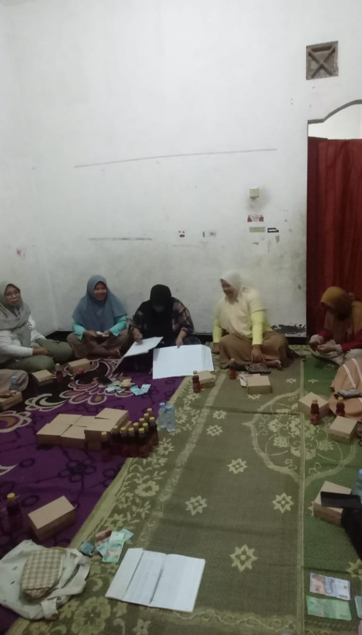 Arisan dan simpan pinjam RT 03 dan 04 ( Karanganyar)