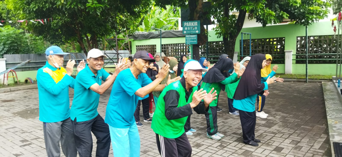 Senam Lansia klinik dr Widia (Dalem)