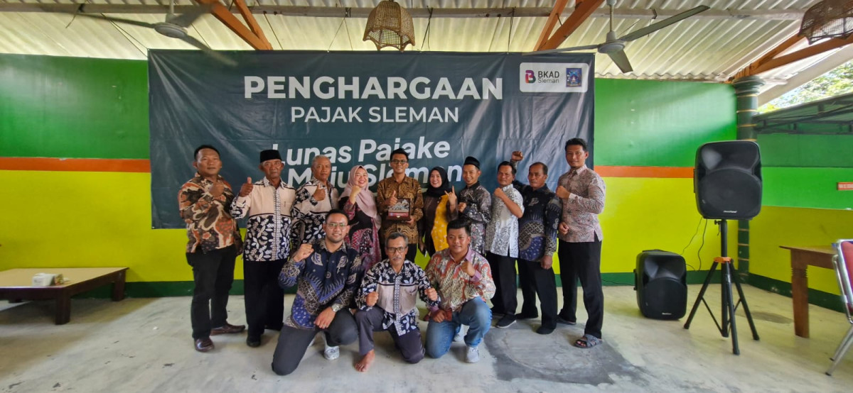 Pemberian Penghargaan Lunas pajak Kalurahan Widodomartani