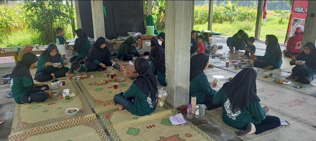 Sarapan bareng setelah senam sehat di dusun Kwadungan