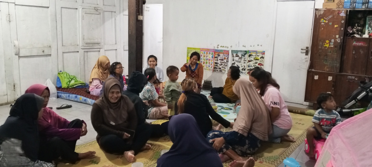 Menjenguk tetangga yang sakit Dalem