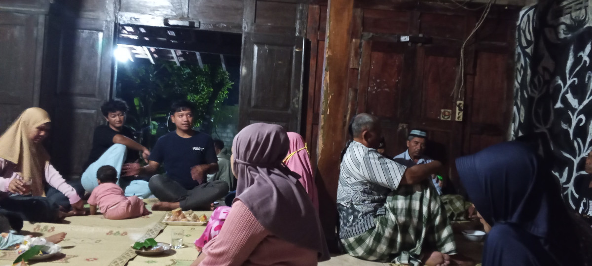 Pertemuan RT 04 RW 11 Dalem