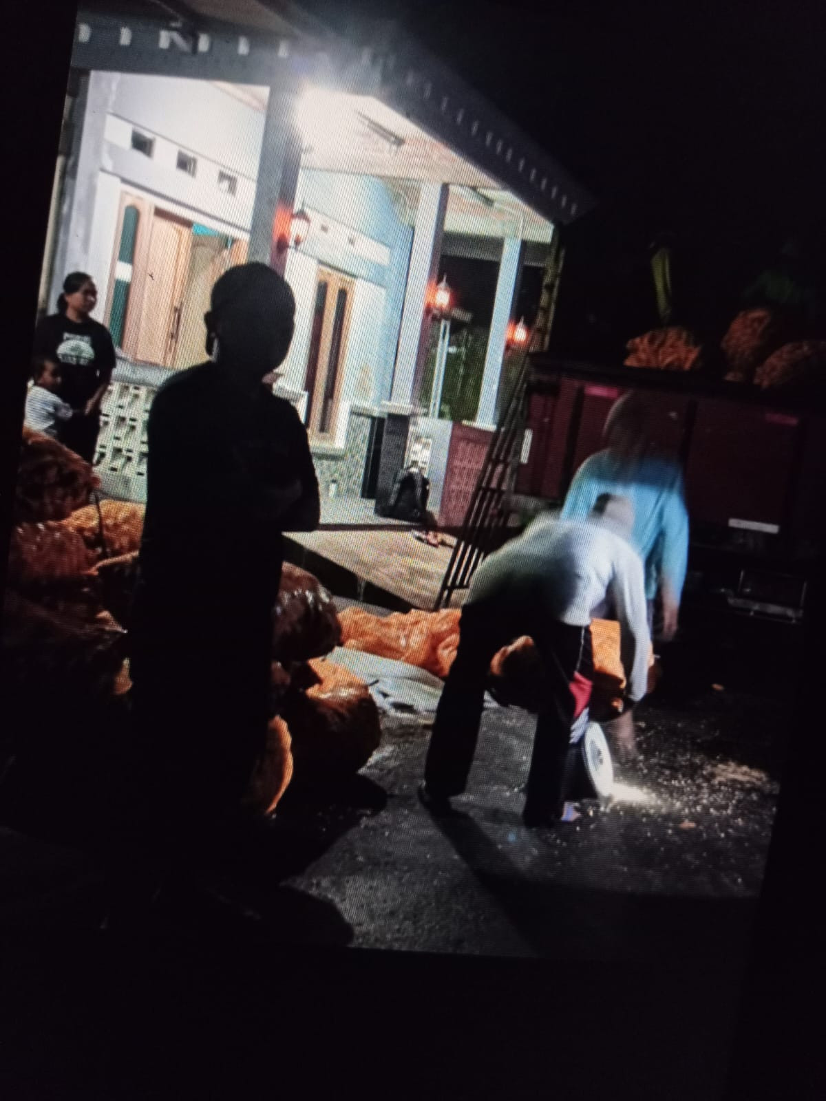 Pengambilan hasil panen dusun jimat