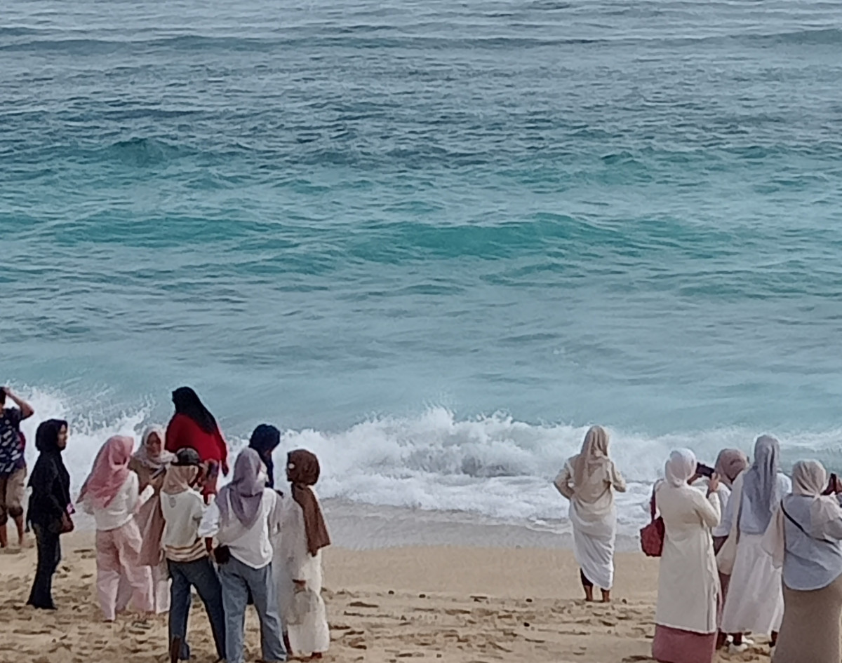 Pantai Melasti ( ngalian )