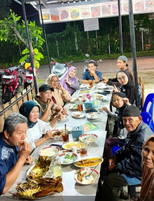 Arisan keluarga ( ngalian )