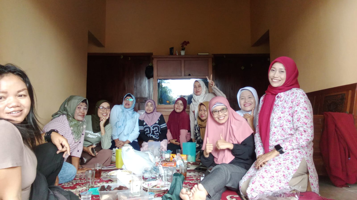 Arisan instruktur senam Dalem