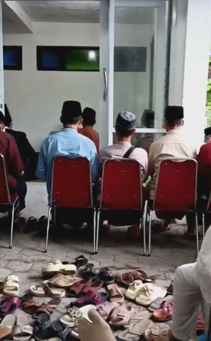 Pengajian rutin Minggu pagi ( ngalian )