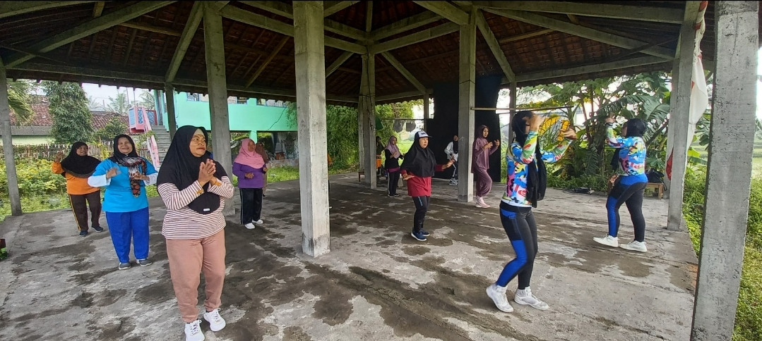 Senam sehat di dusun Kwadungan