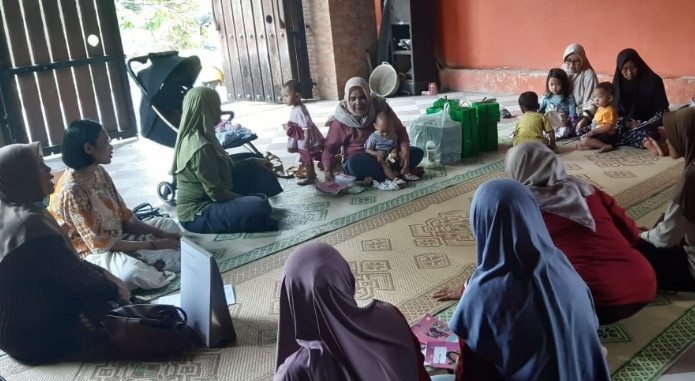 Kelas balita di posyandu Karanganyar