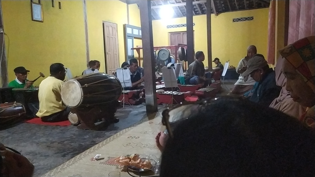 Latihan karawitan Kalijeruk 2