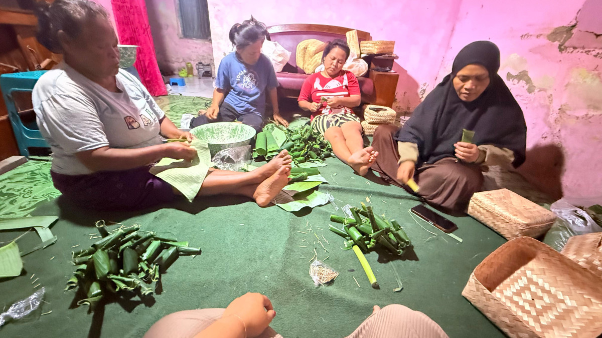 Rukun warga rewang aqiqah didusun kemasan