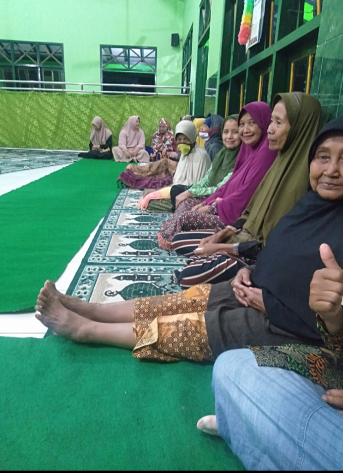 Pengajian rutin Jumat Kliwon masjid Uswatun hasanah  ( Karanganyar)