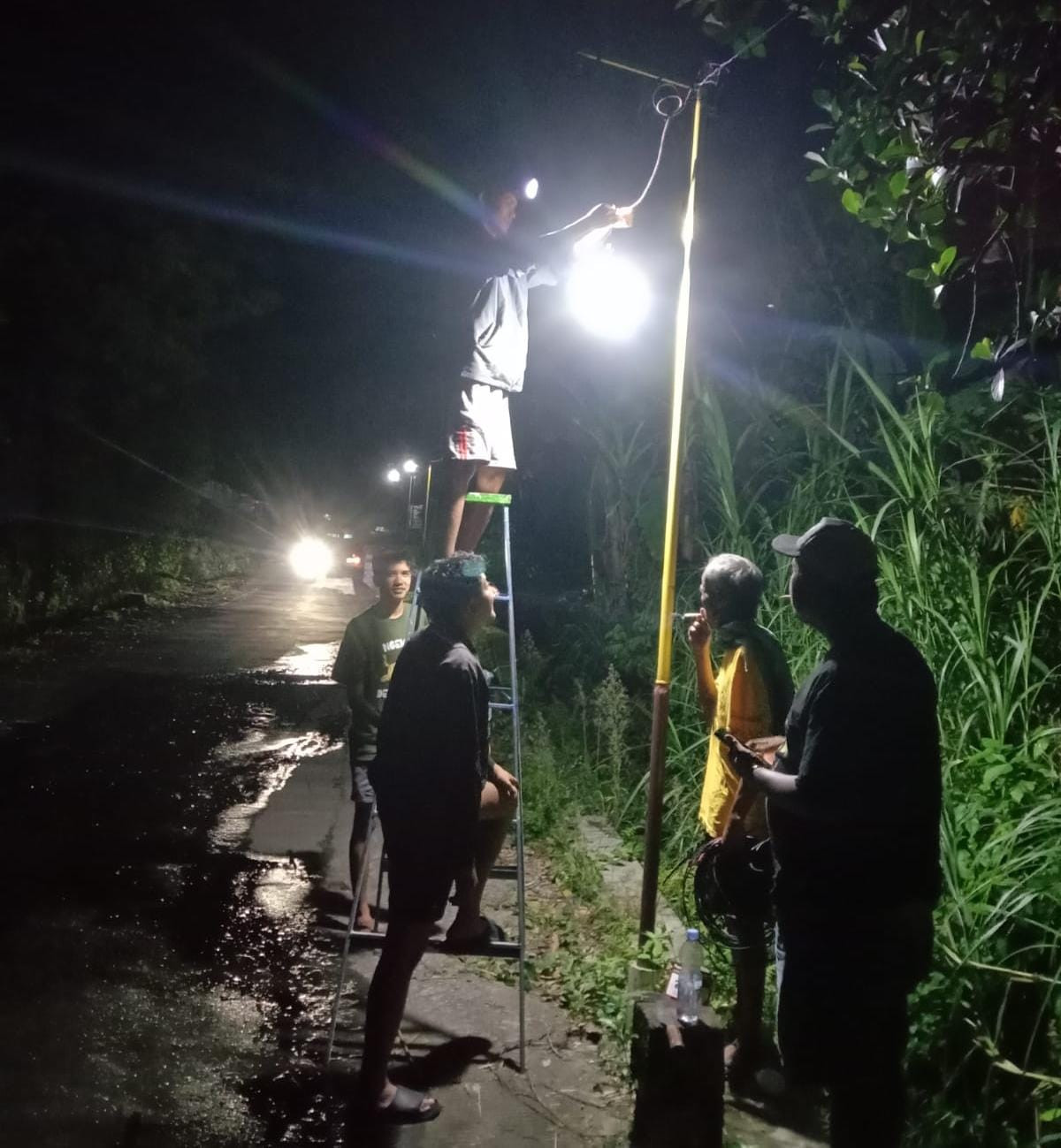Benerin lampu jalan  dusun jimat