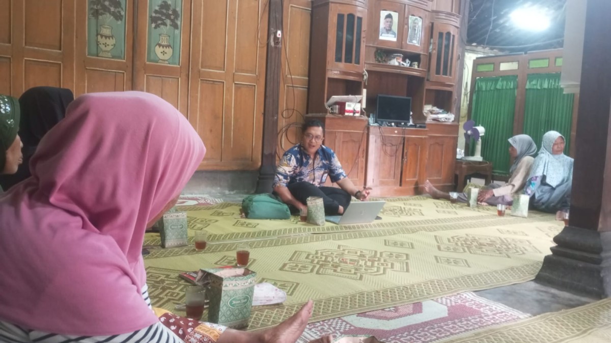 Pertemuan Kelompok PKH oleh Pendamping PKH dusun Klancingan