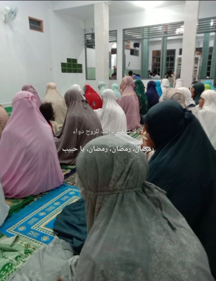 Sholat taraweh berjamaah (jimat)