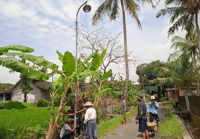 Kerja Bakti Perbaikan Lampu Jalan_Dusun Ganjuran_Kalurahan Widodomartani
