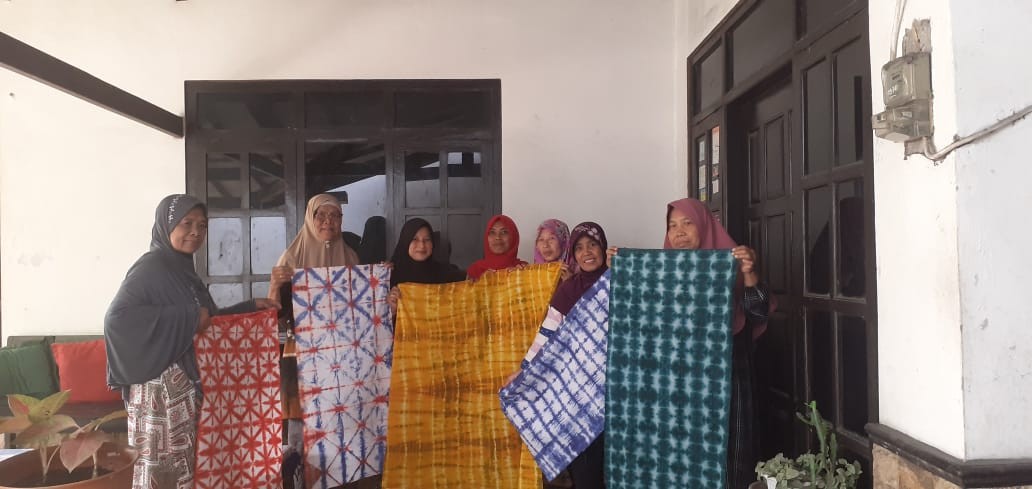 pelatihan membuat batik jumputan dusun jangkang