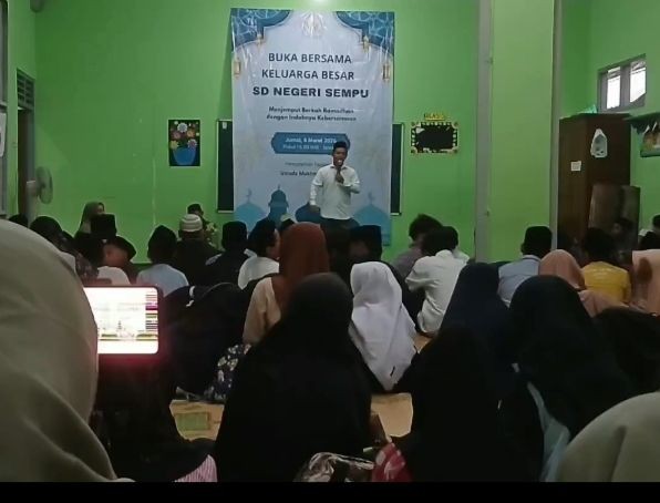 Pengajian menjelang buka puasa ( ngalian )