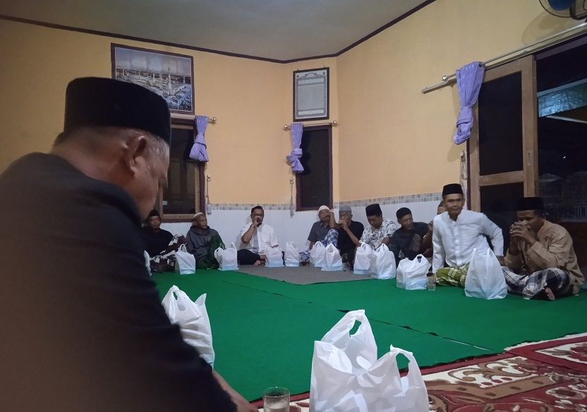 Tahlilan warga (Ganjuran)