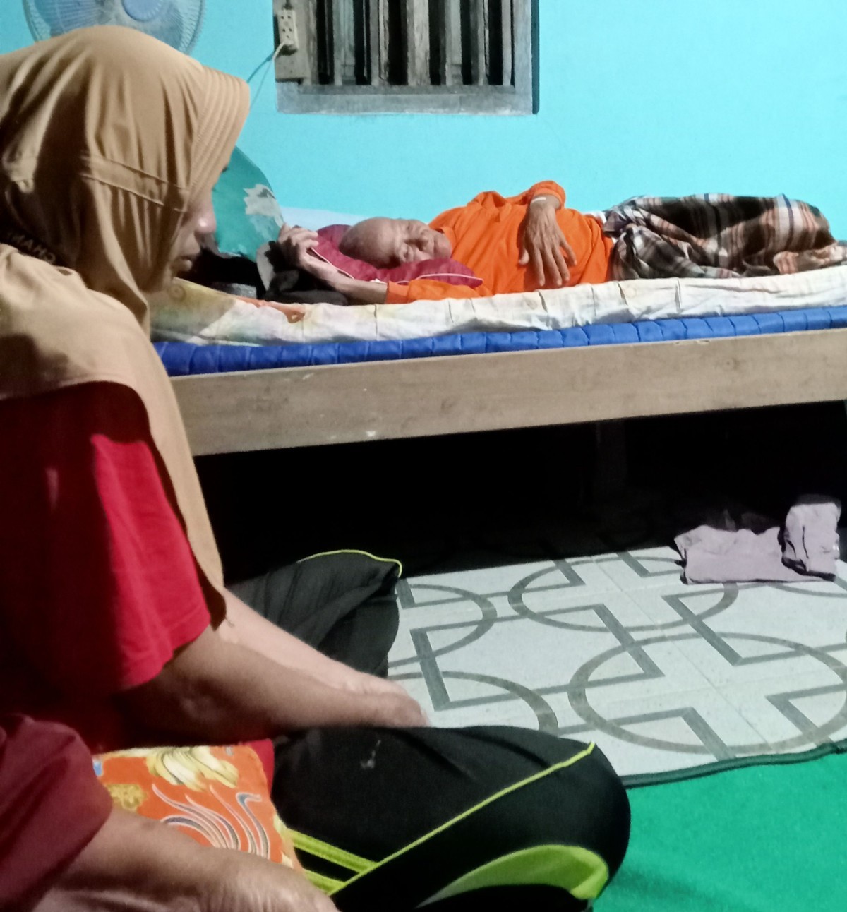 Besuk orang sakit ( ngalian )