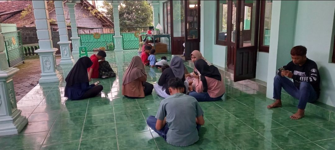 Kegiatan TPA mejelang nerbuka puasa di Masjid Al-Jami dusun Kwadungqn