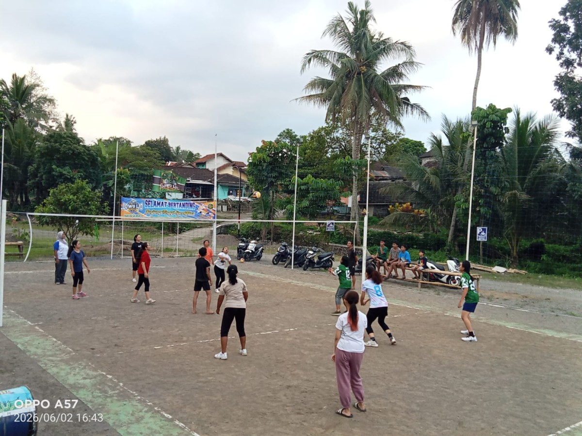 Giat bola voly ibu"  Kalijeruk 2