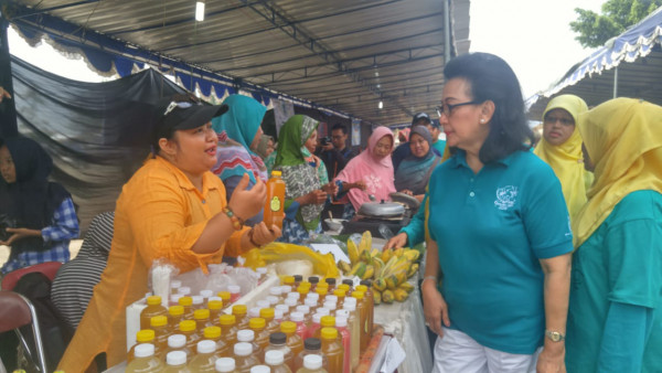 Kanjeng Ratu Hemas mengunjungi stand Uppks