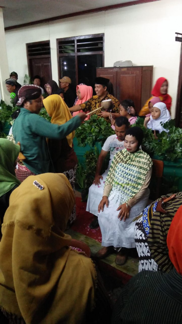 Tradisi Mitoni Masal