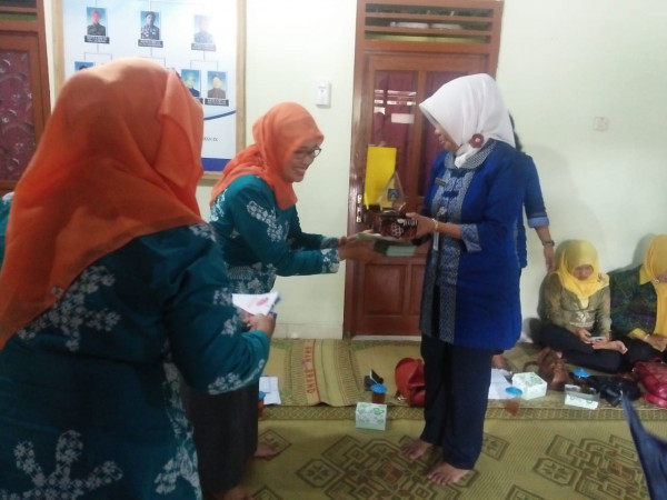 Penyerahan Cinderamata